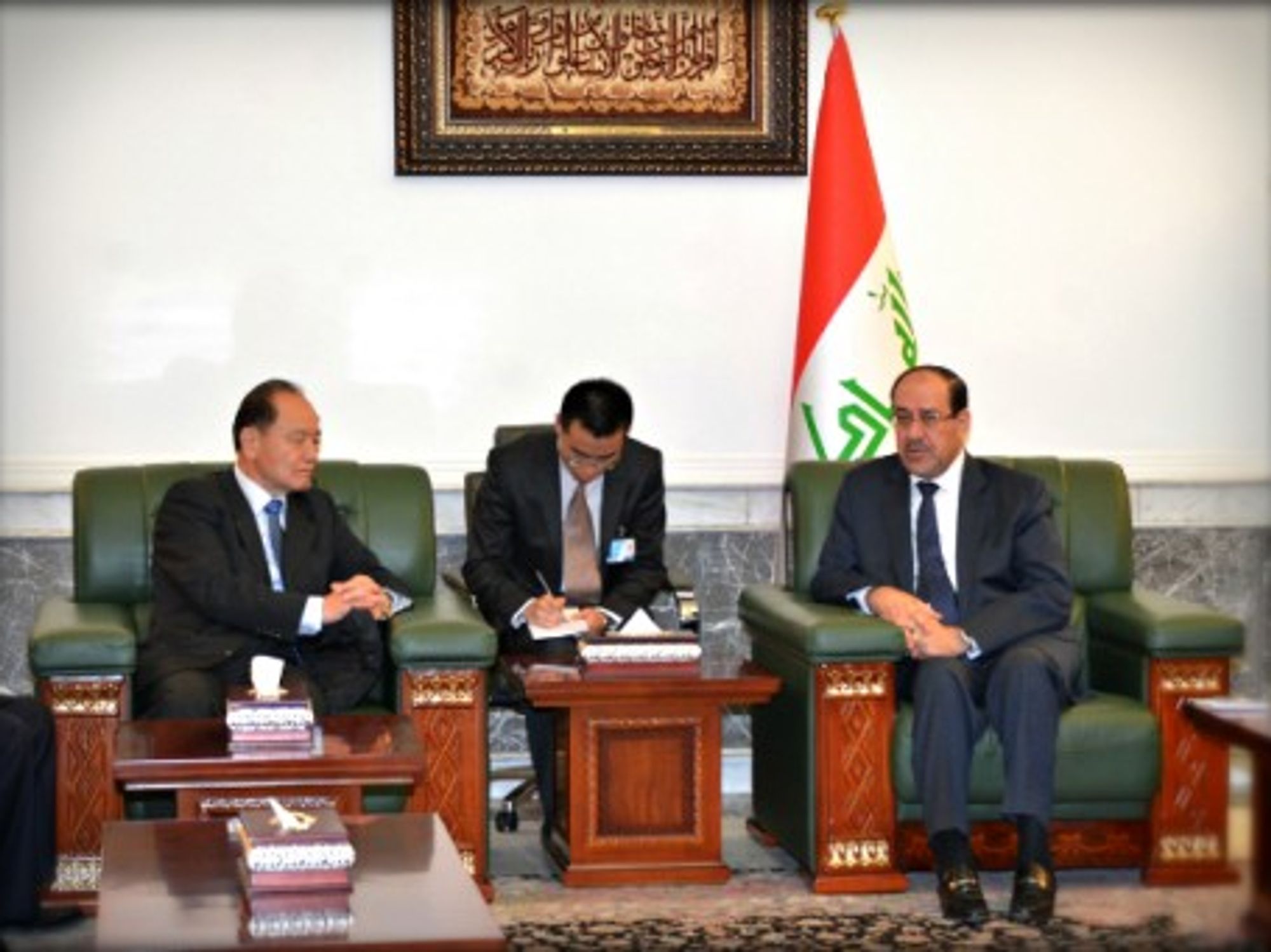 Taking notes? Chinese Middle East envoy Wu Sike (left) and Iraqi PM Nouri al-Maliki (right) in Baghdad on July 7, 2014