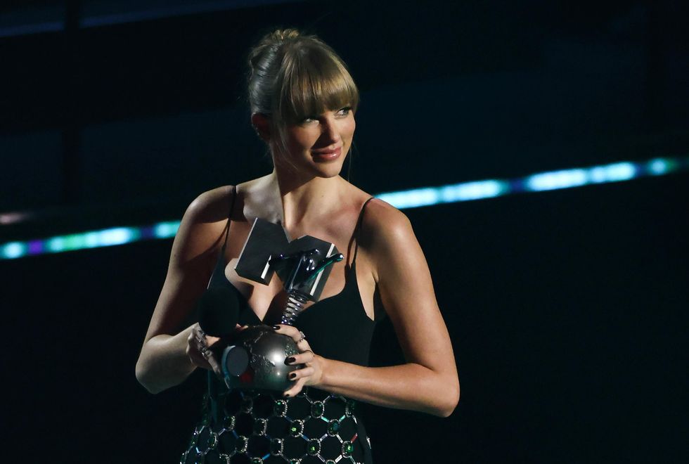 Taylor Swift at MTV Europe Music Awards 2022