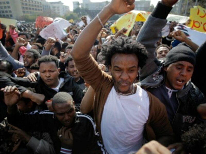 Tens of thousands of African migrants demonstrate in Tel Aviv over asylum requests