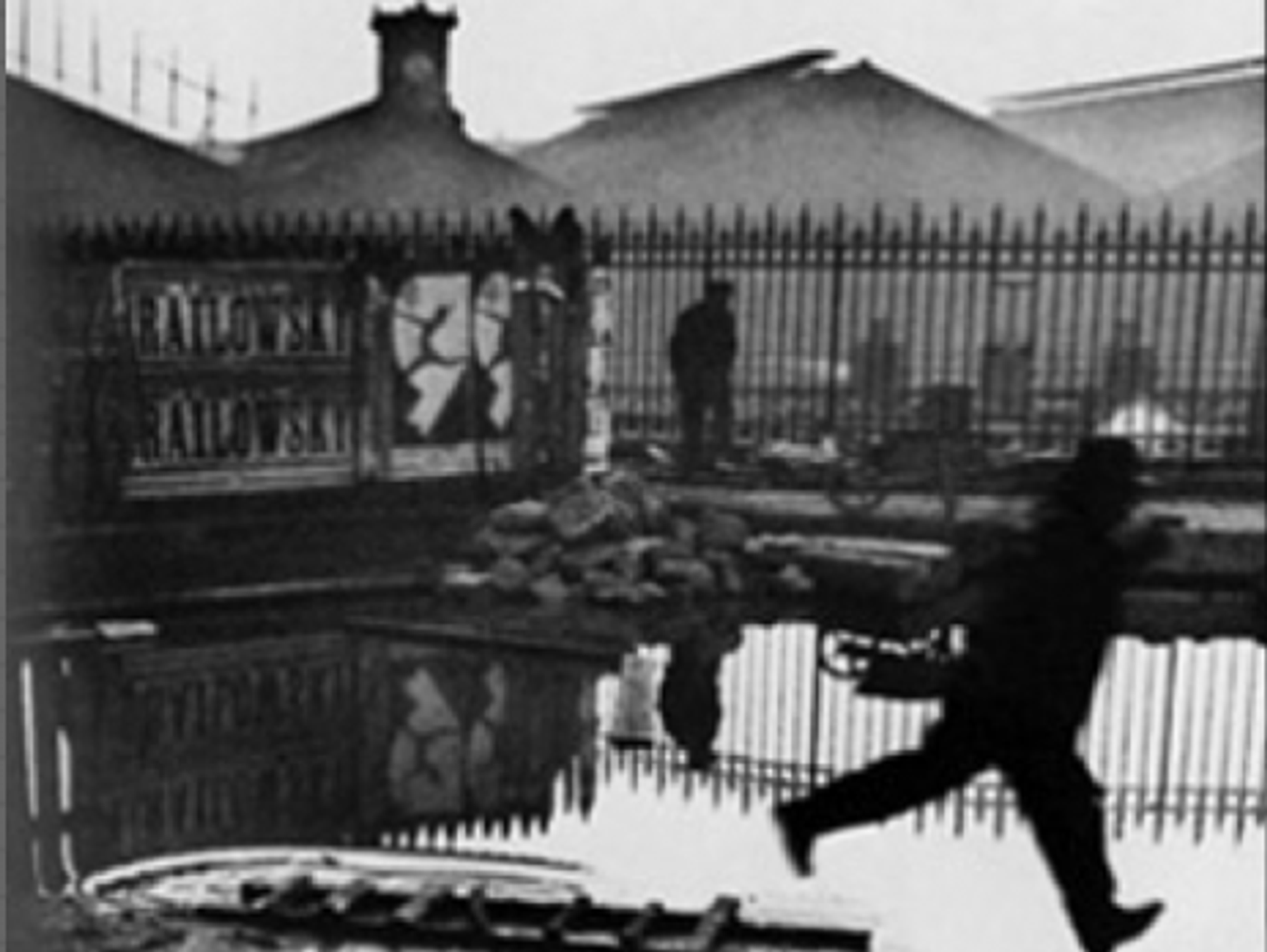 The 1932 image behind Saint-Lazare station (Cartier-Bresson)