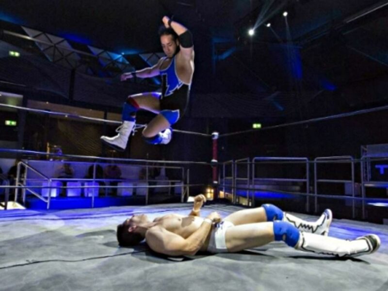 The British Stallion (up), a key figure of Swiss wrestling