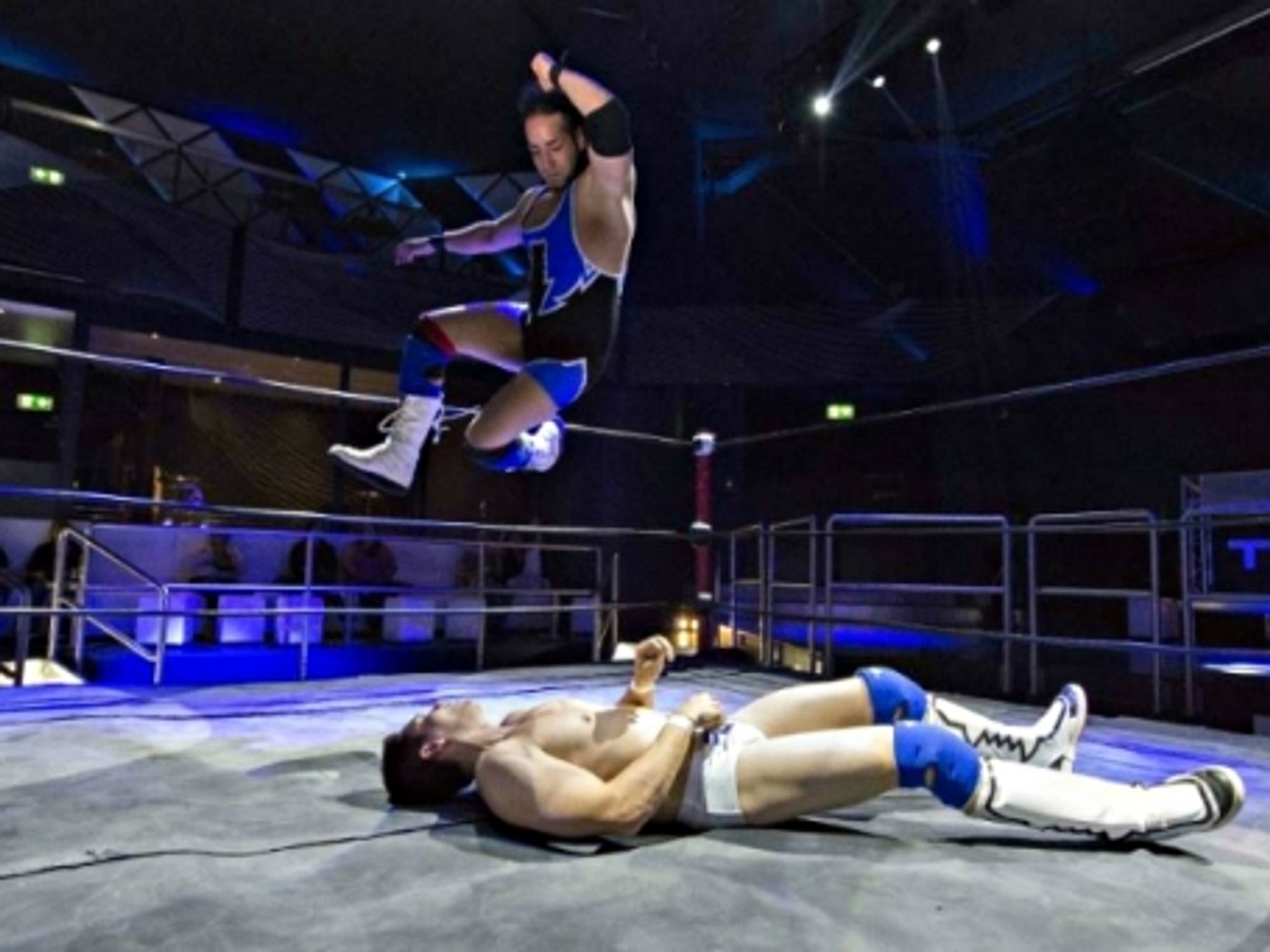 The British Stallion (up), a key figure of Swiss wrestling