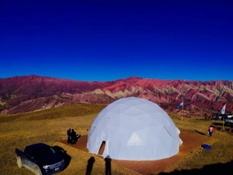 The domes can be used as a mountain refuge, for high-end camping or for storage