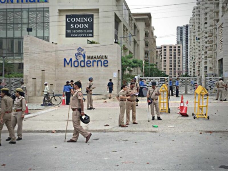 The Mahagun Moderne luxury complex