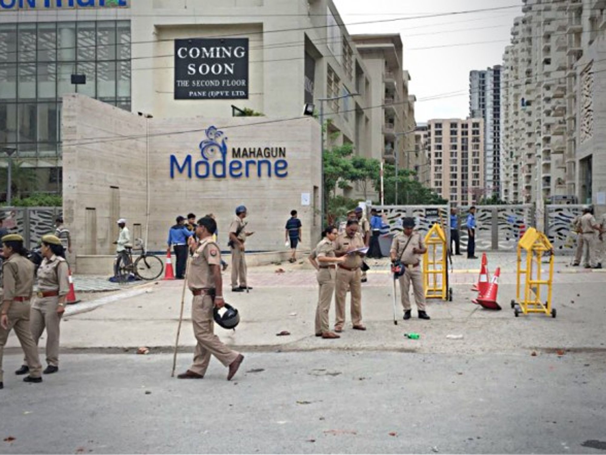 The Mahagun Moderne luxury complex