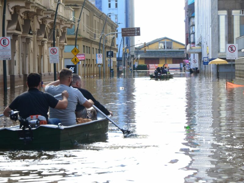 The Municipal Department of Water and Sewage of Porto Alegre (Demae) opened floodgate number 3, between Avenida Maua and Rua Padre Tome.