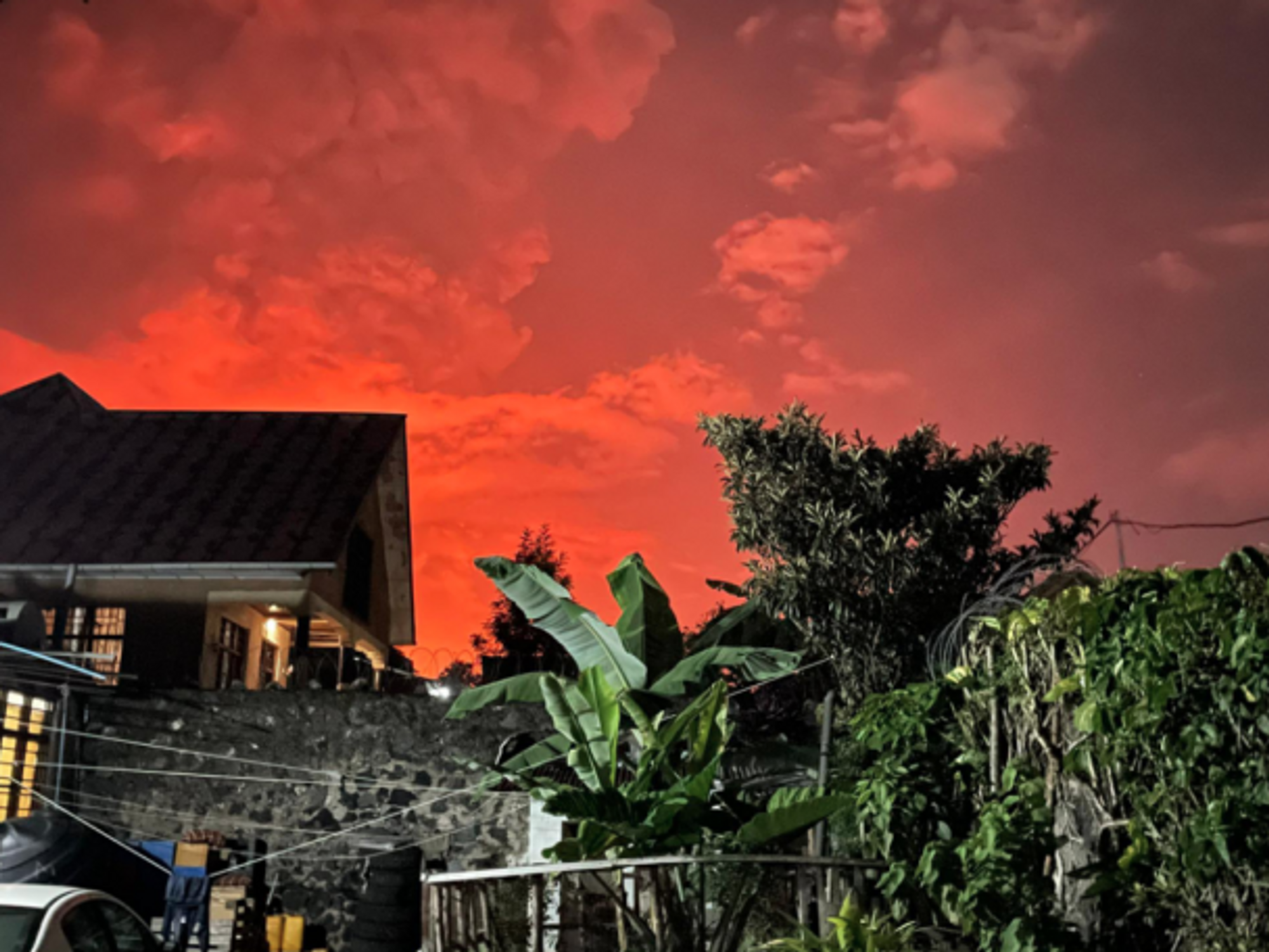 The night sky turned red in Goma, DRC as the Nyiragongo volcano erupted, killing at least 15