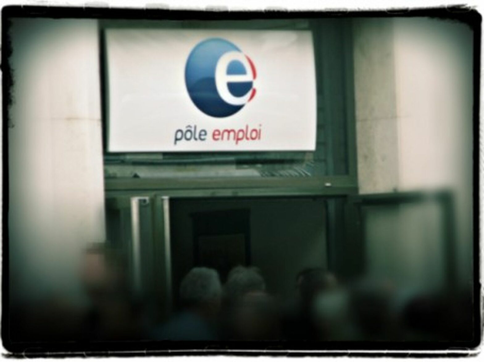 The number of unemployed rose by 5.7% in 2013 in France