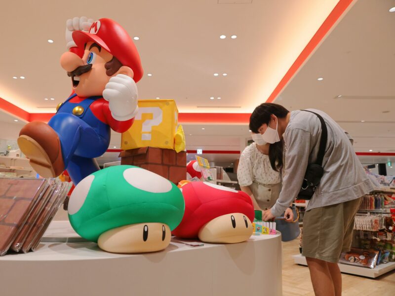 Le Weekend: Italy V. Vandalism, Punching Winnie, Super Mario In Congress
