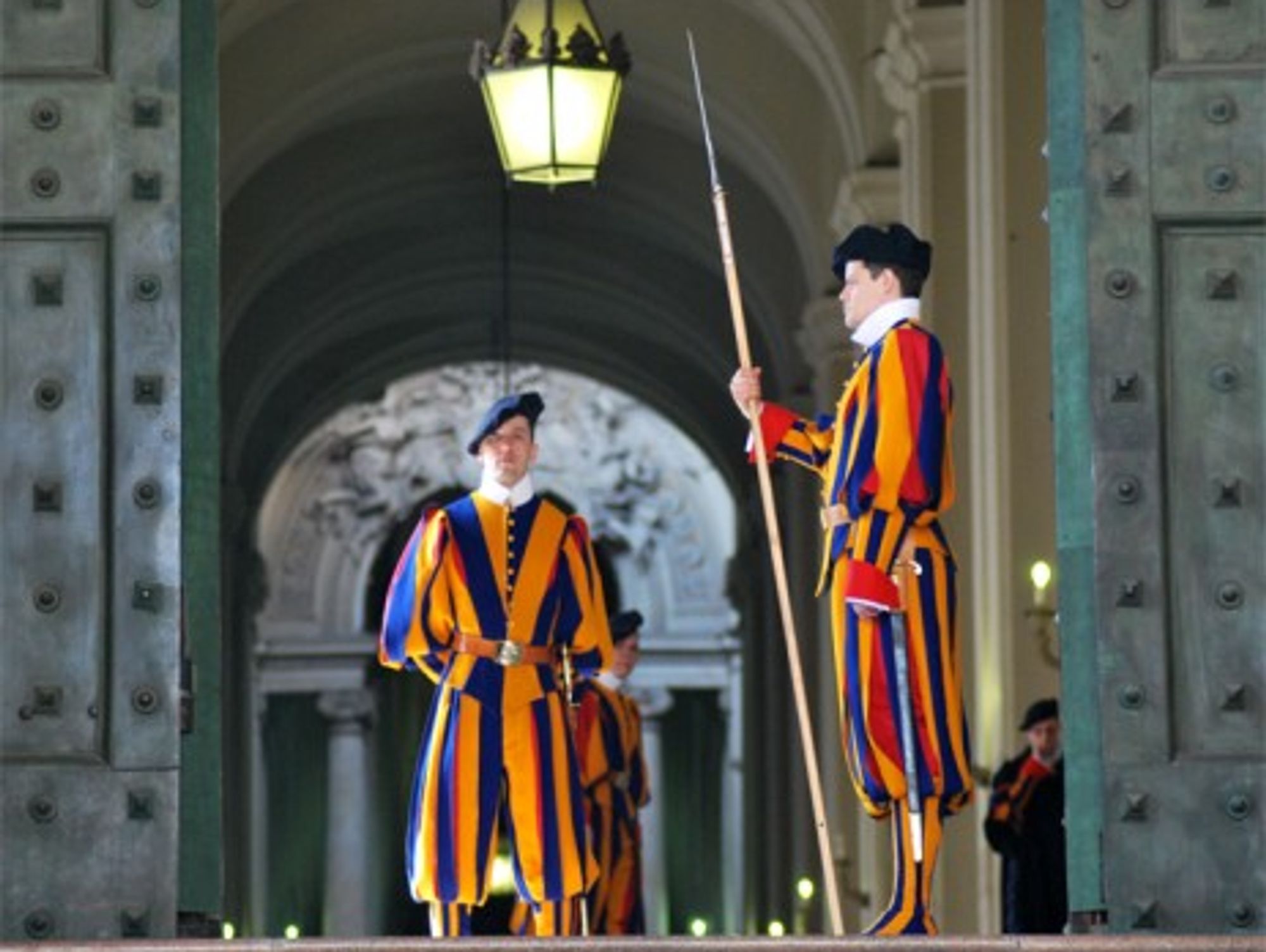 The Papal Swiss Guard, protecting the Vatican and its secrets since the 16th century (Bertrand Hauger)
