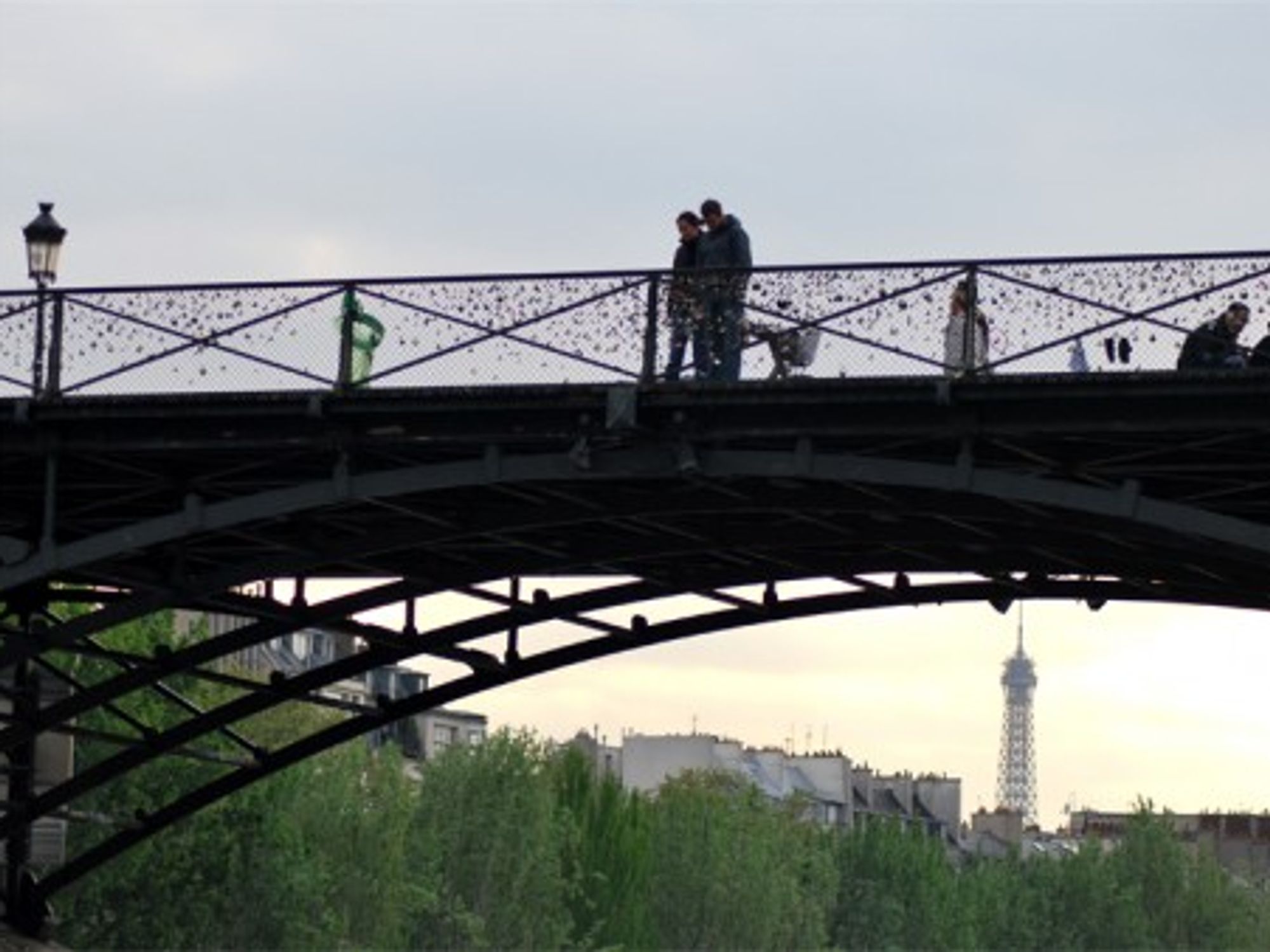 The Pont des Arts pedestrian bridge in Paris (Bertrand Hauger)