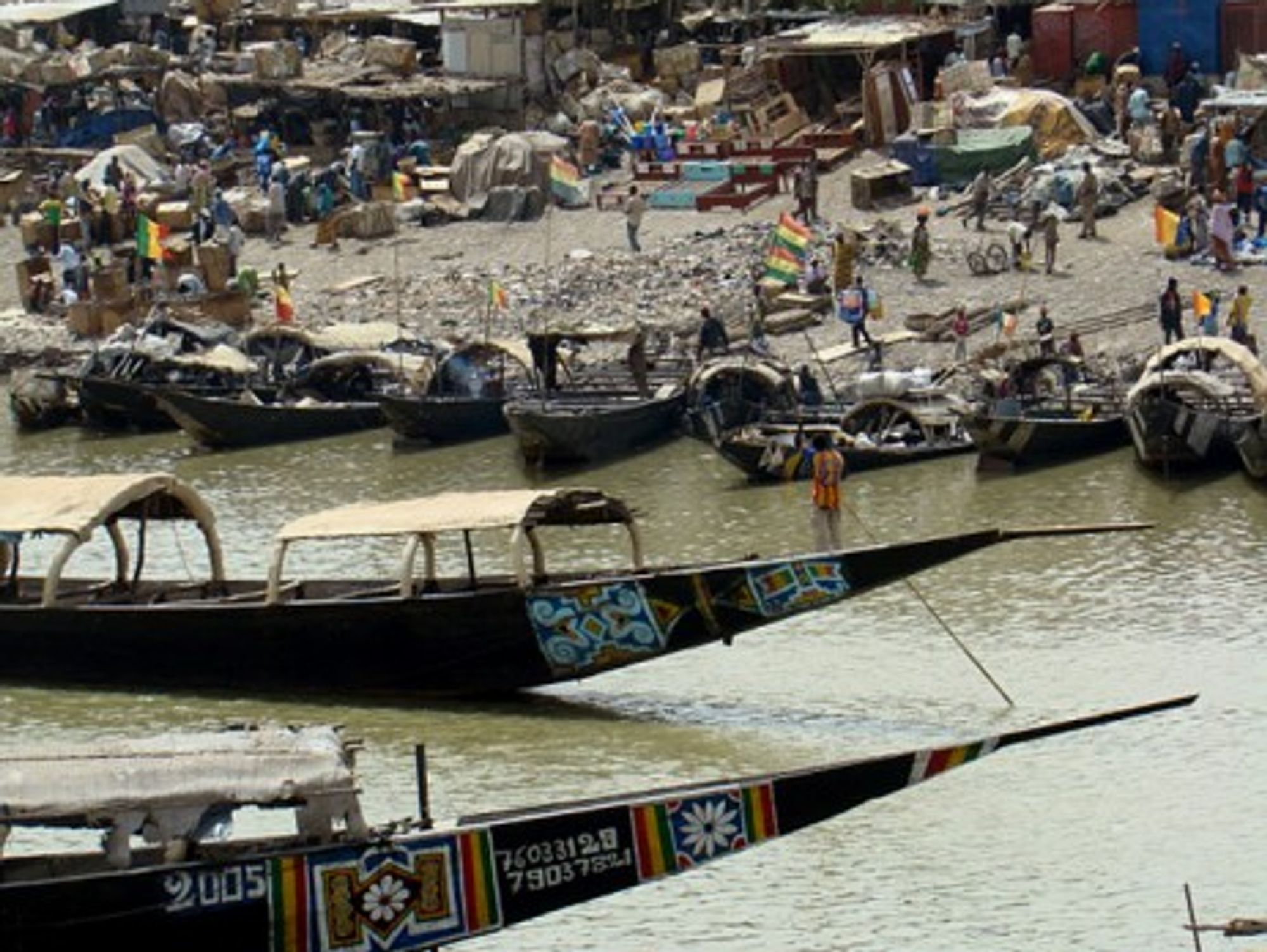 The port of Mopti in troubled waters