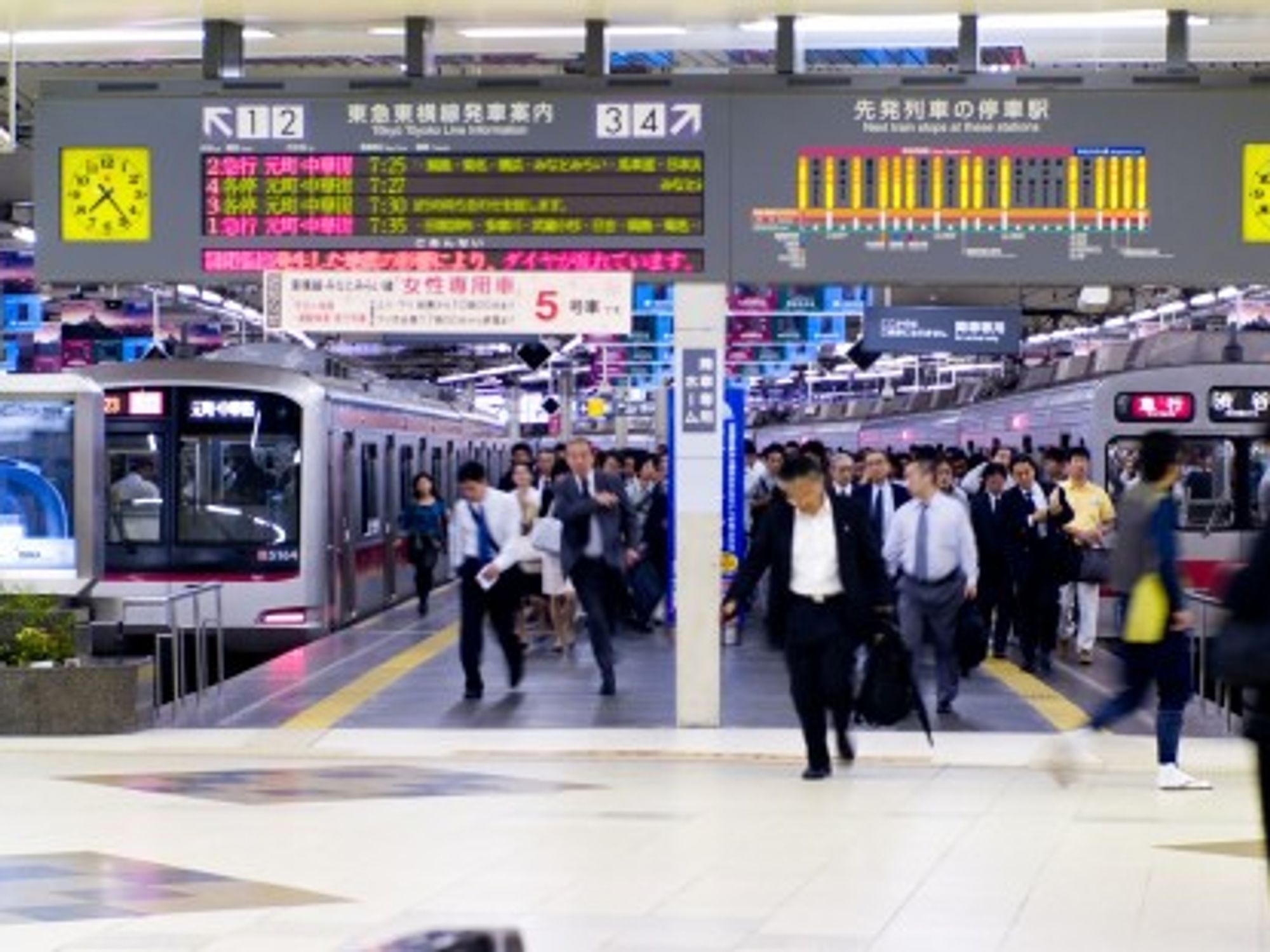 The rush is on in Tokyo (Joi Ito)