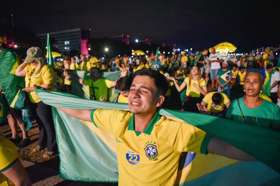 This Sunday (30) Voters of President Jair Bolsonaro awaiting the results of the 2nd round of voting on the Esplanade of Ministries in Brasilia.