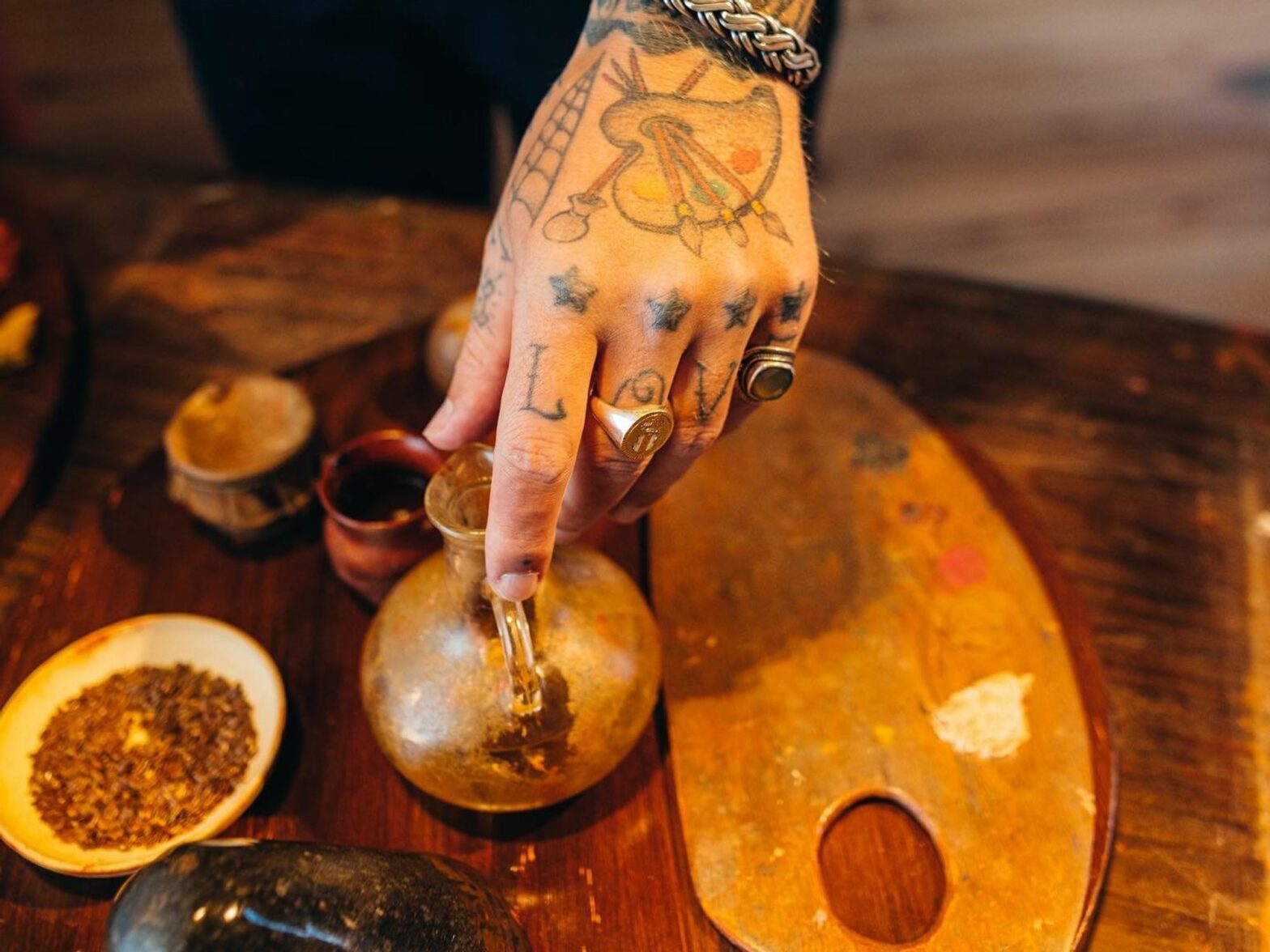 Le Weekend: Rembrandt Tattoo, Caesar Pilgrimage, Spinning Sax Seal