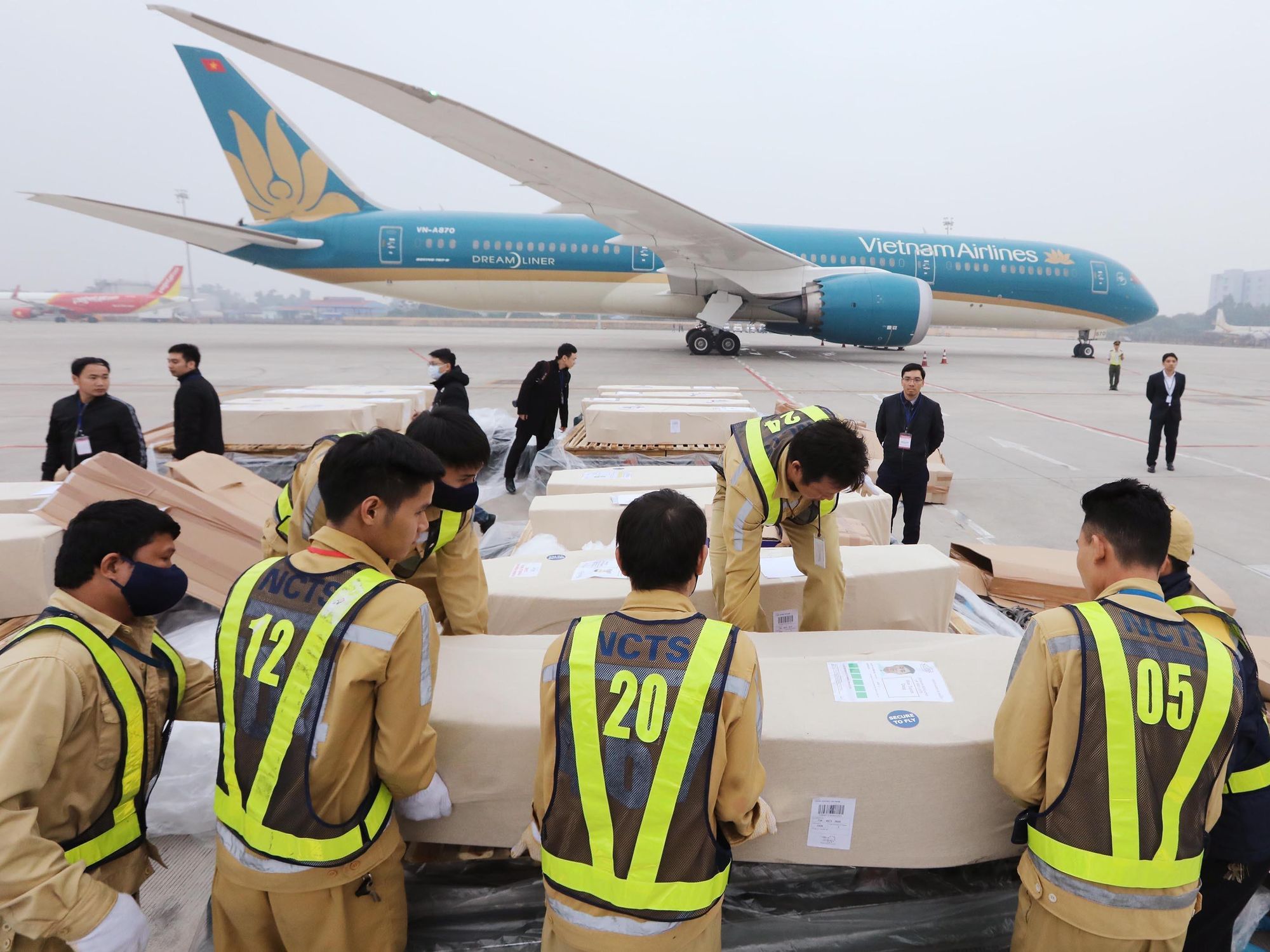Transfer of victims' bodies at Noi Bai International Airport