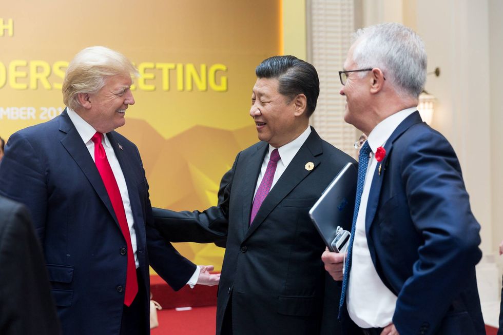Trump chats with Xi Jinping and Malcolm Turnbull at the APEC Summit.