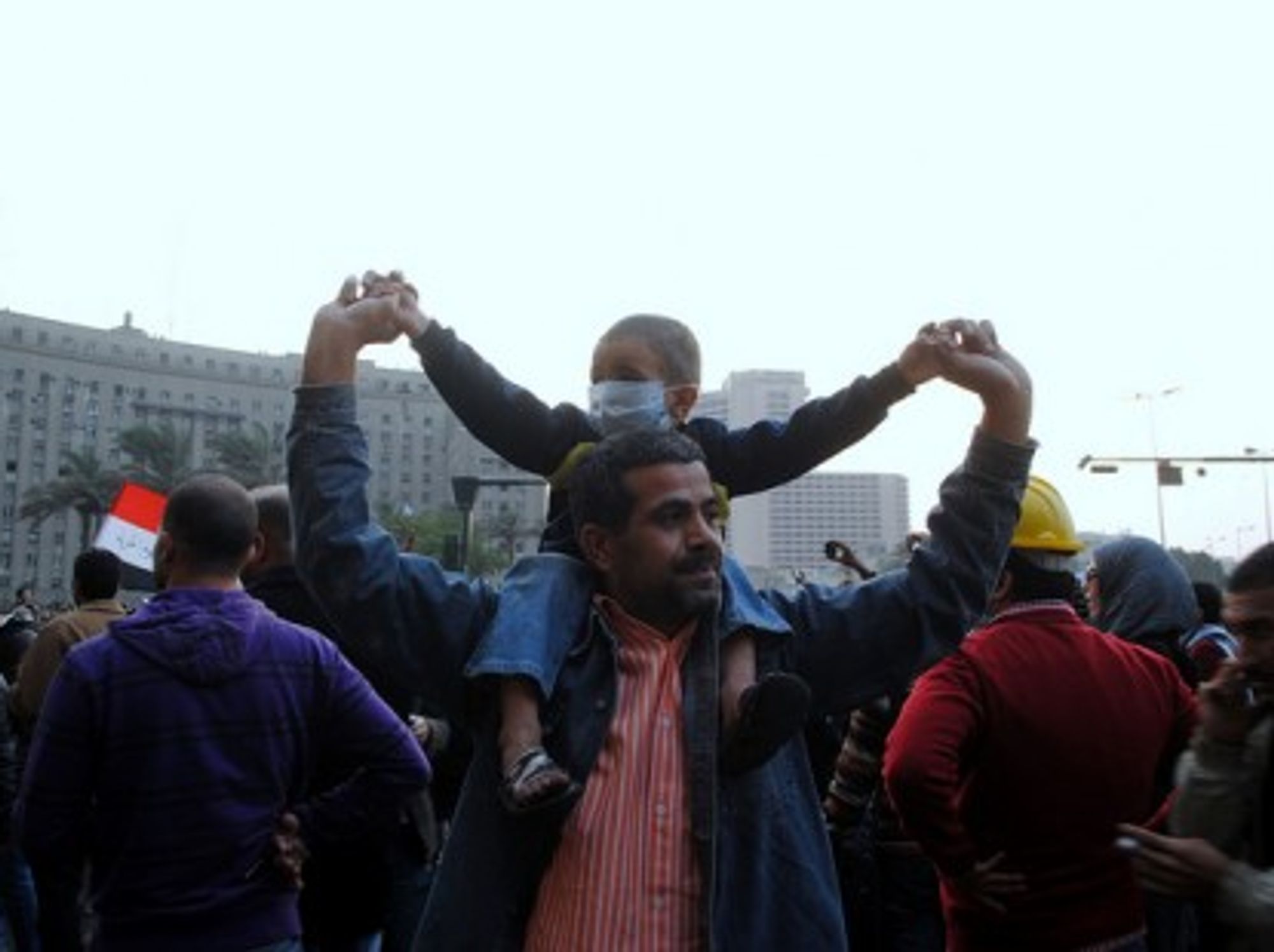 Two protesters in Tahrir Square on Monday (lilianwagdy)