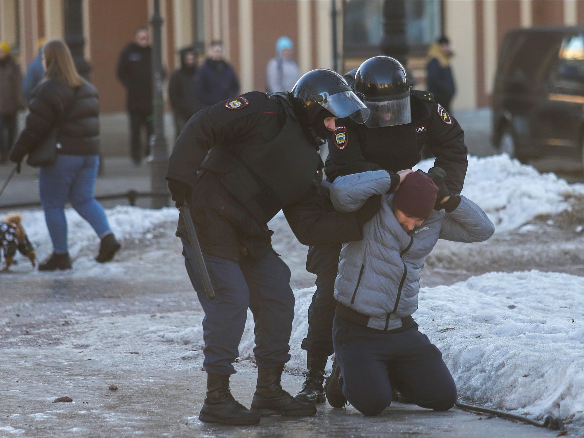 Two Russian policemen arrest a protester.