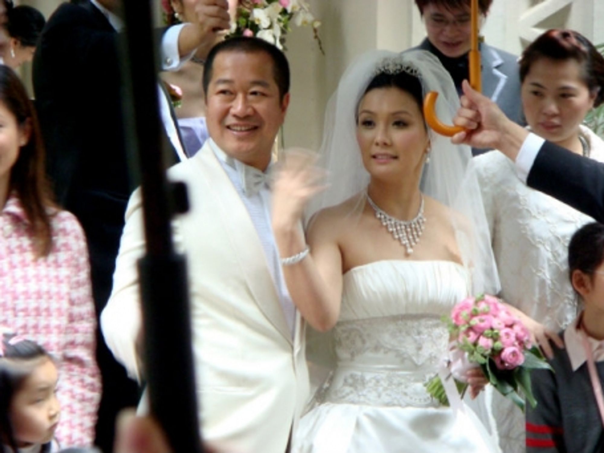 Tying the knot in Hong Kong