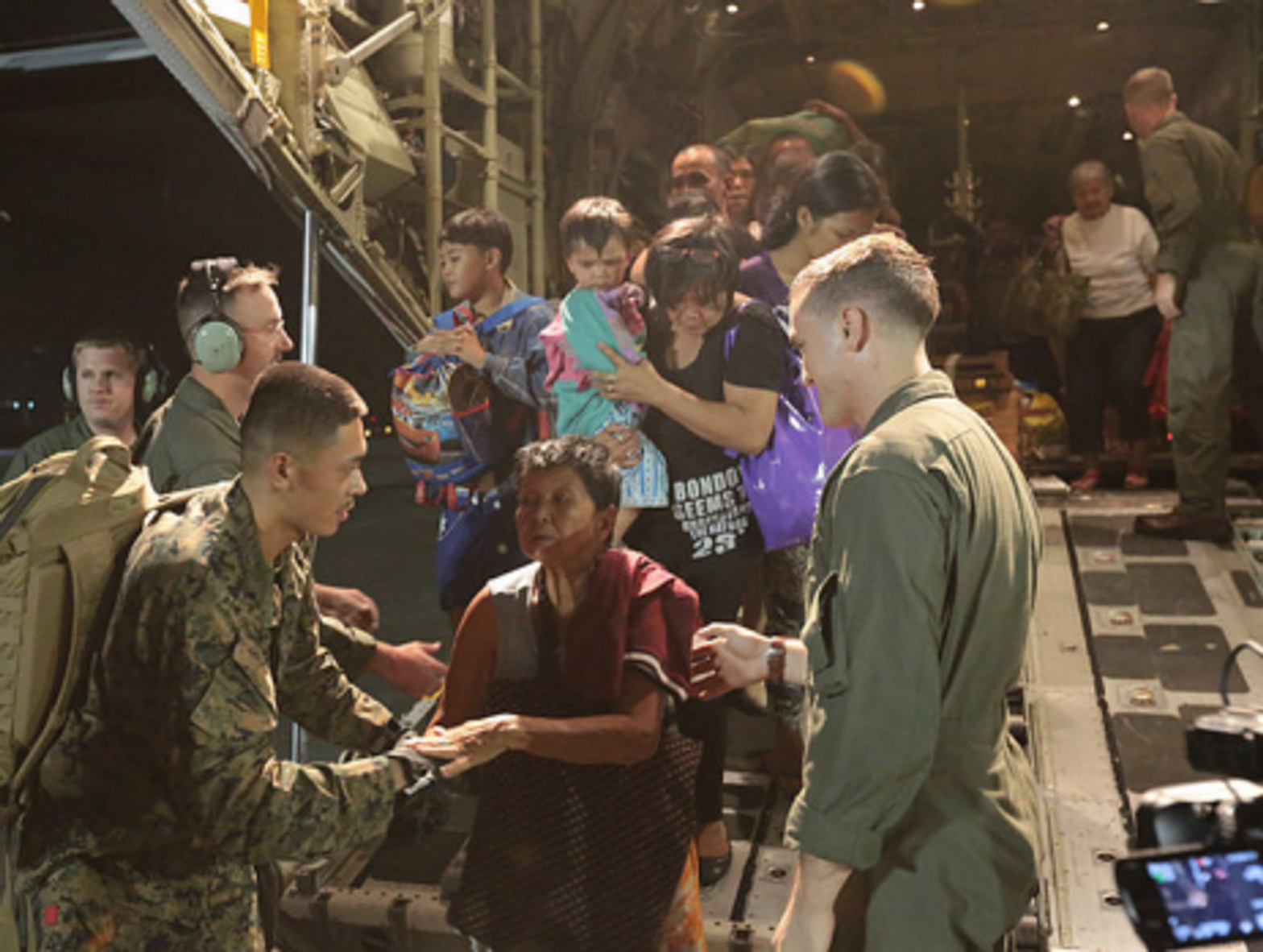U.S. Marines help Haiyan victims