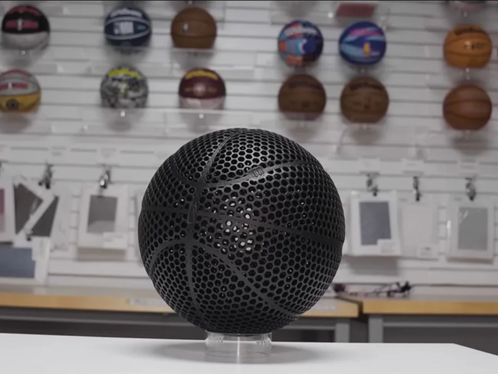 Le Weekend: Ukraine Protecting Banksy, Uganda’s Climbing Nurse, 3D-Printed Basketball