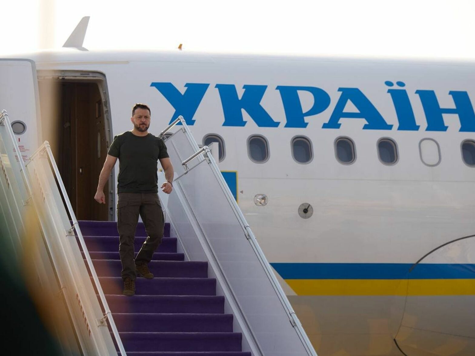 Ukrainian President Volodymyr Zelensky in Riyadh, Saudi Arabia, getting off a plane.