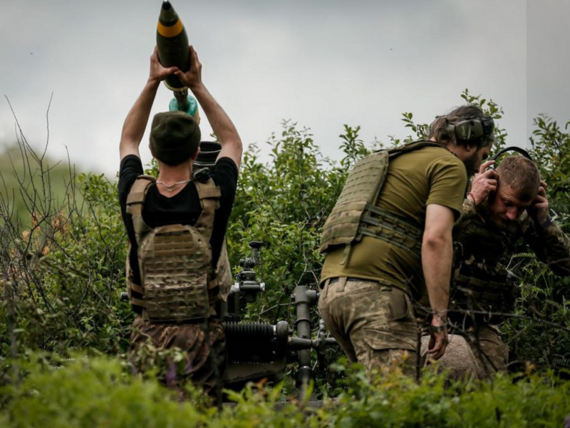 Ukrainian soldiers preparing for battle along the front.
