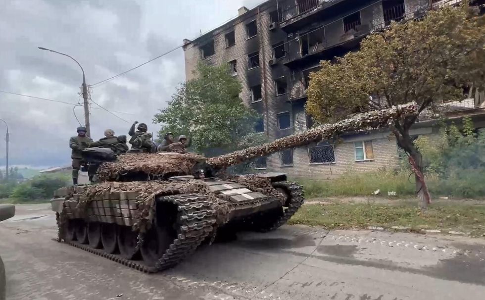 Ukrainian troops arriving in Izium