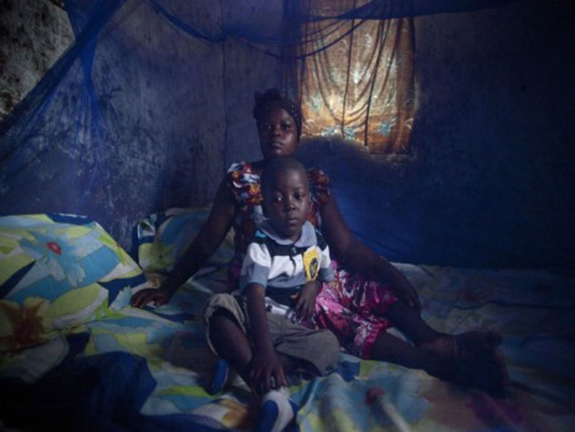 Under the net: Zabibu Athumani and her son Abirai Mbaraka Sultani (Bill & Melinda Gates Foundation)