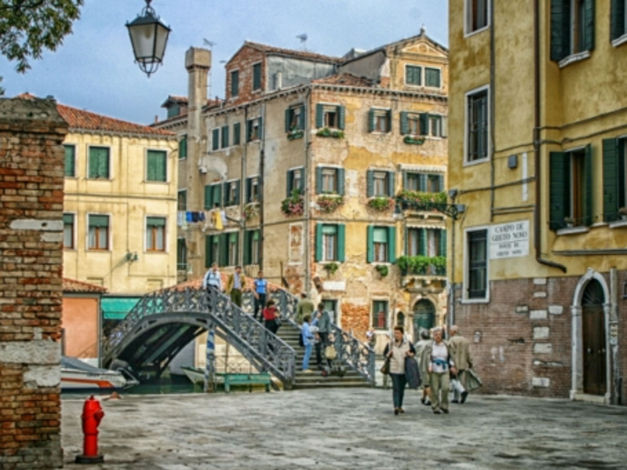 Venice's Ponte de Ghetto Novo