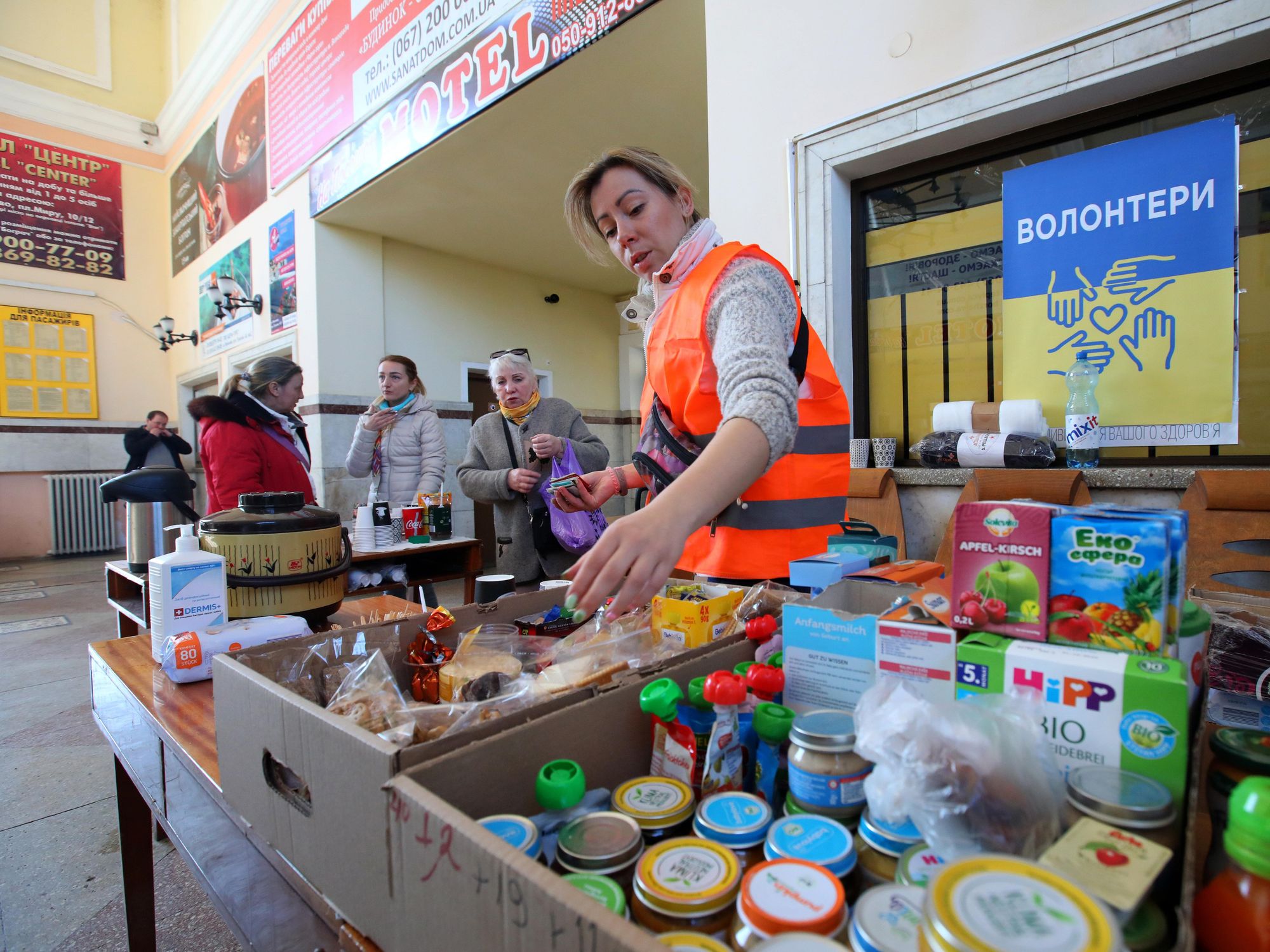 Volunteers provide food at the railway station to internally displaced persons who fled the hostilities waged by Russian invaders in Mukachevo, Ukraine