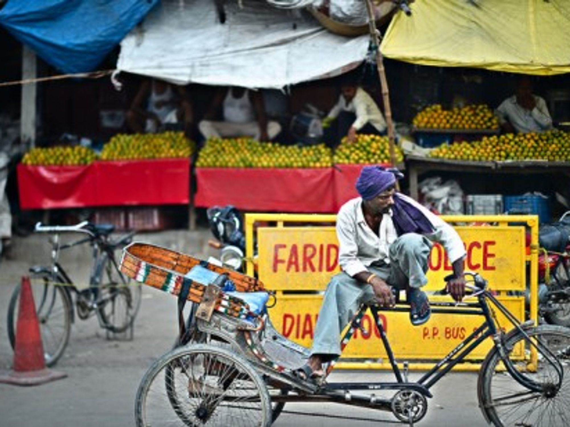 Waiting for the rain, Delhi