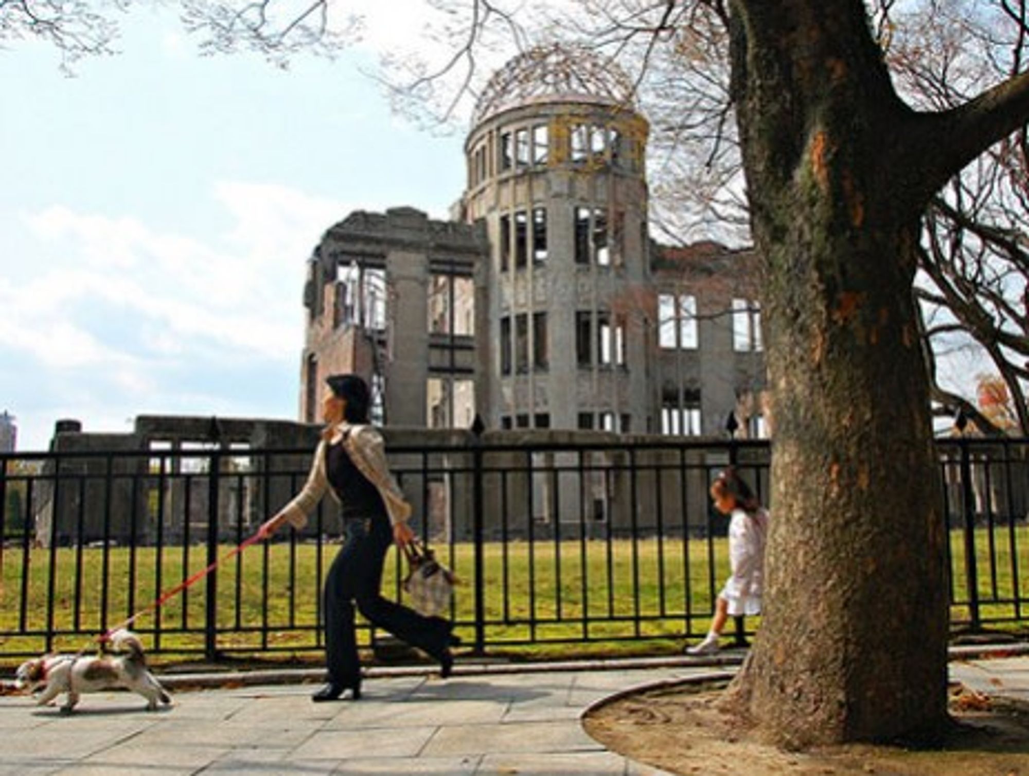 Walking past the Hiroshima Memorial (Gabriel Rodriguez)