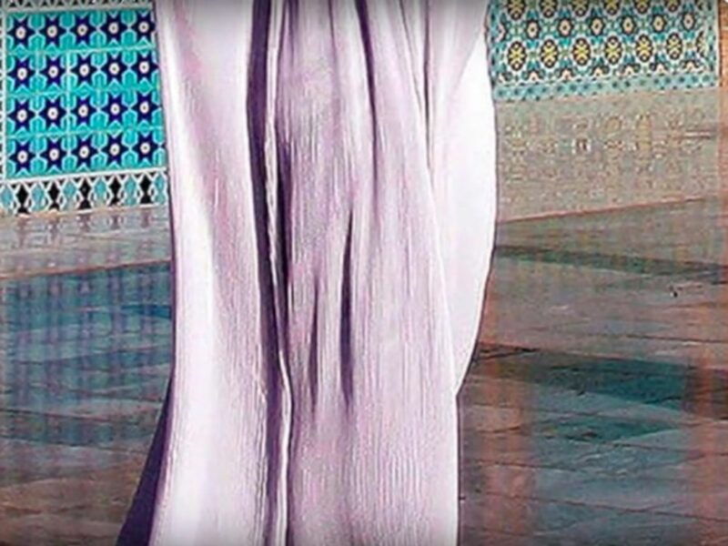 Watch: OneShot, Moe Zorayi — Burqa Women In White