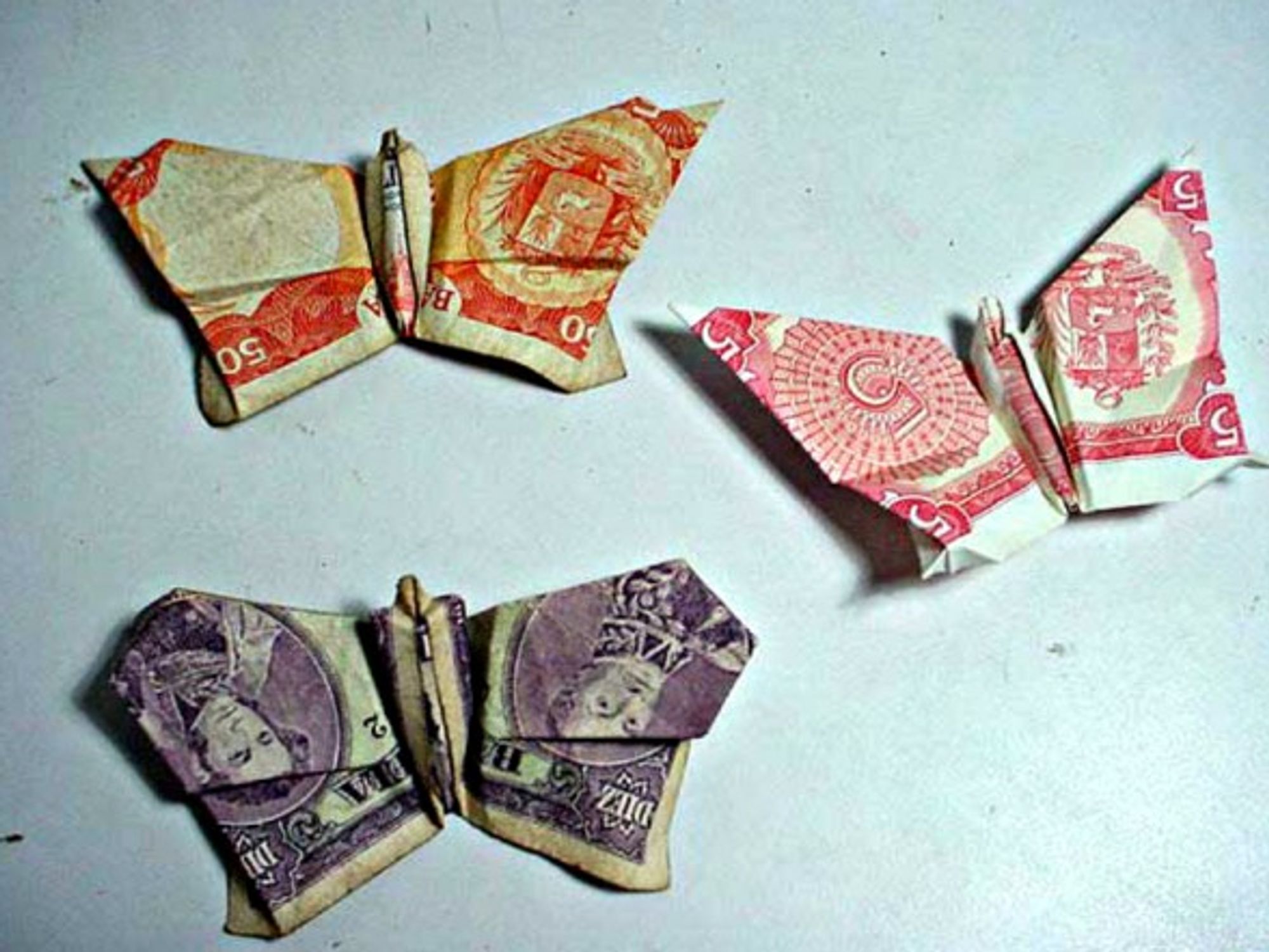 Where did the banknotes fly away?