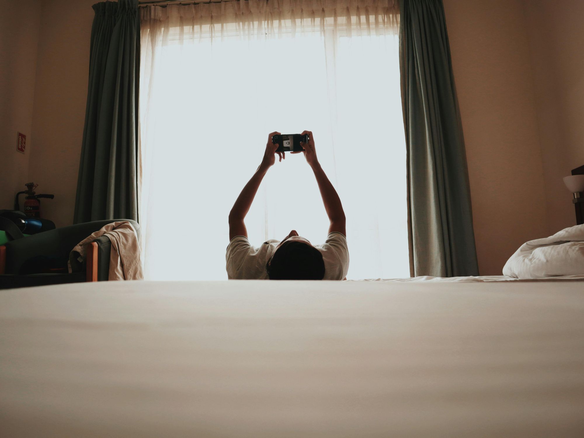 Here's Why Your Smartphone Never Appears In Your Dreams