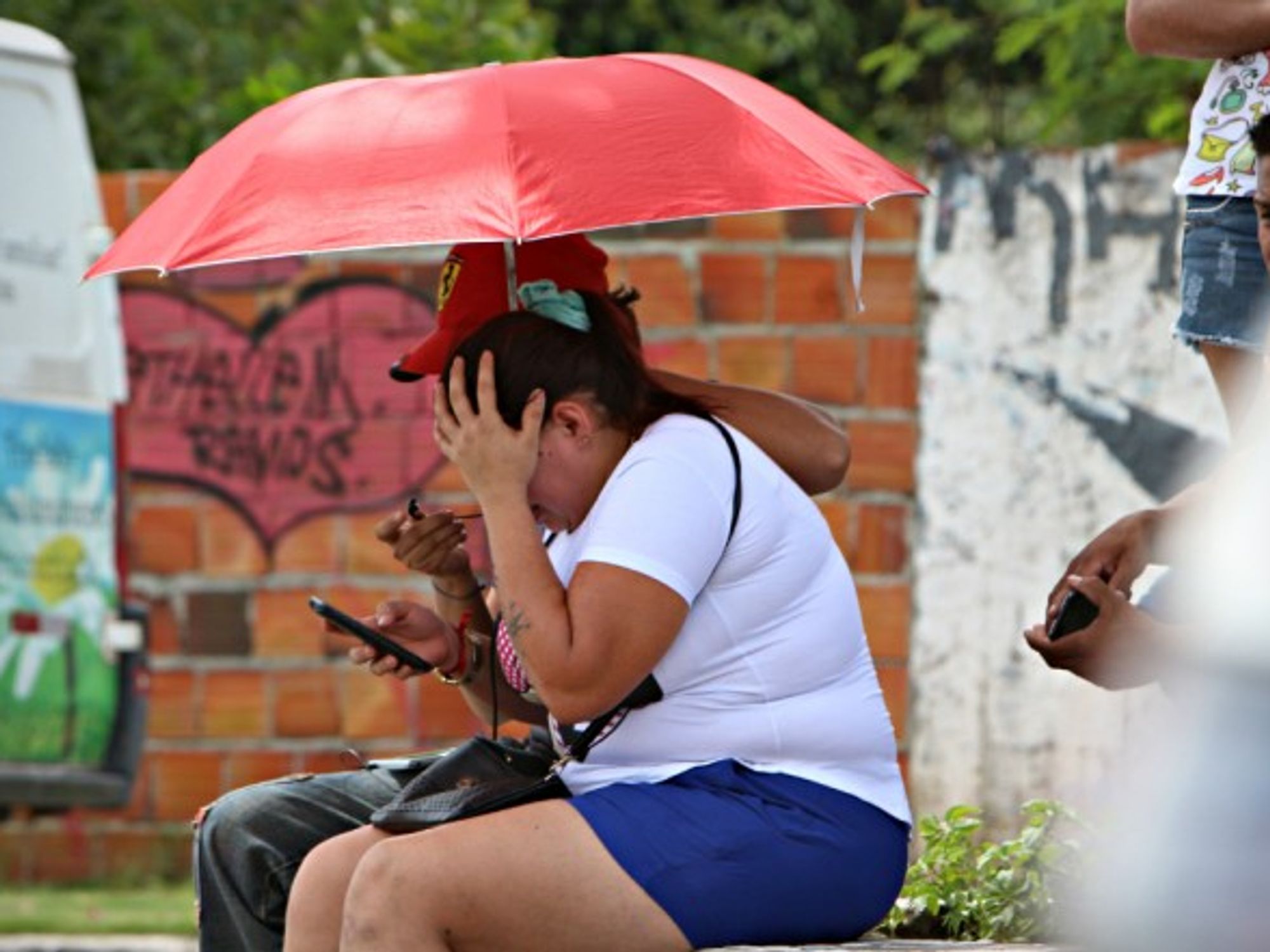 Woman reacting to the prison killings in Manaus on Jan. 2