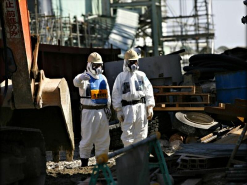 Workers next to Fukushima's No.4 reactor