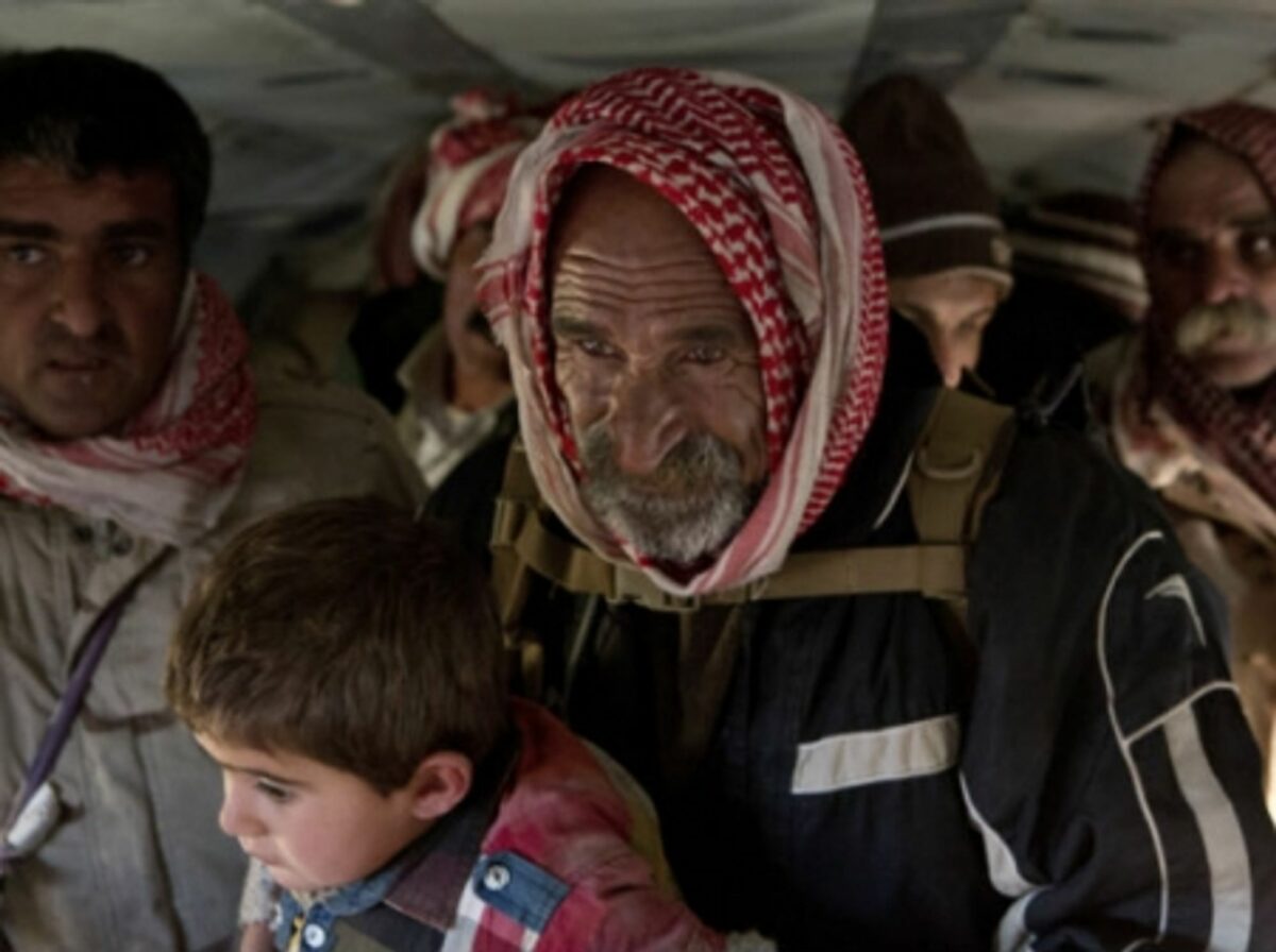 Yazidi refugees being evacuated from Mount Sinjar