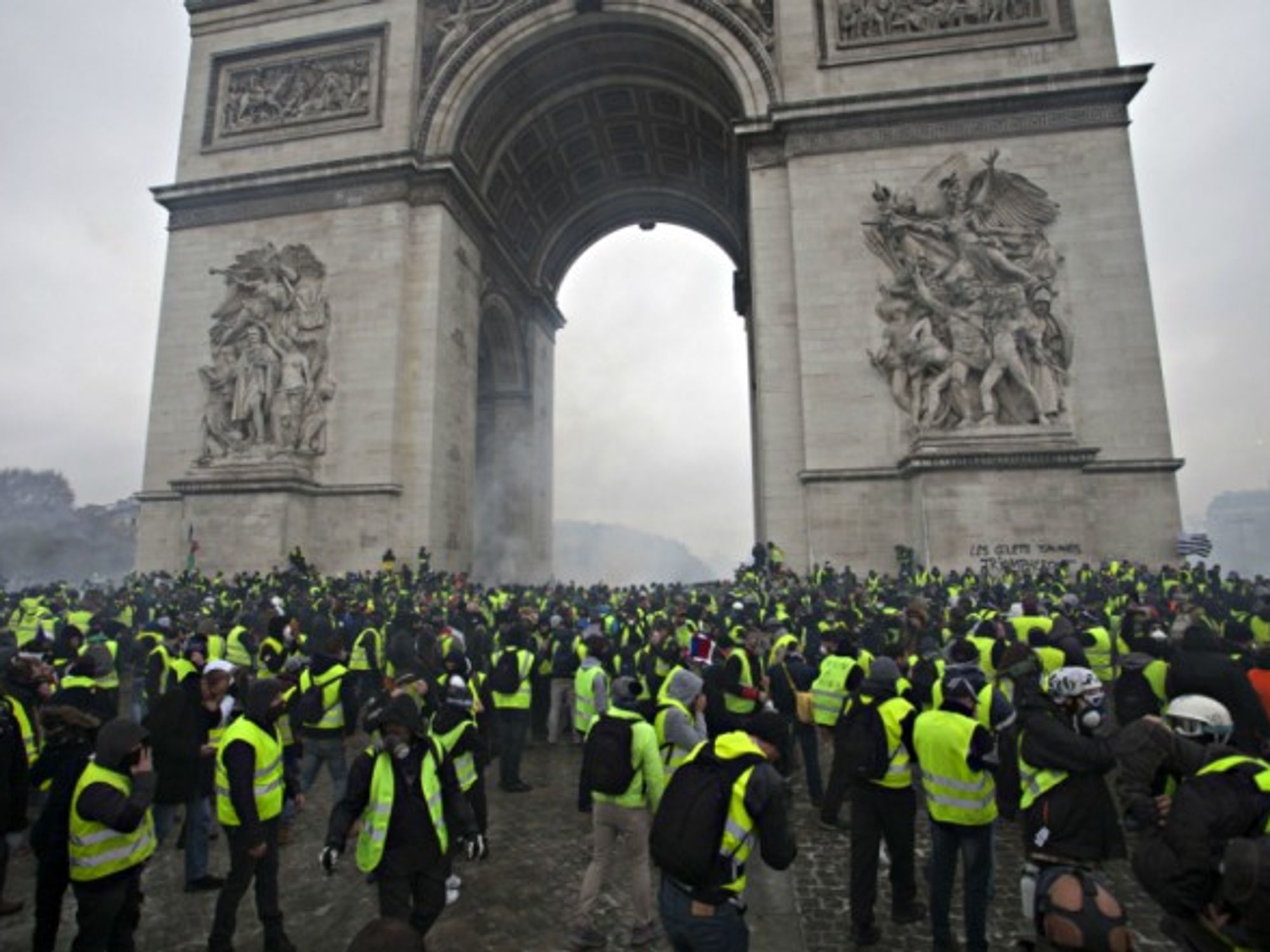 Yellow vests protesting in front of Paris' Arc de Triomphe
