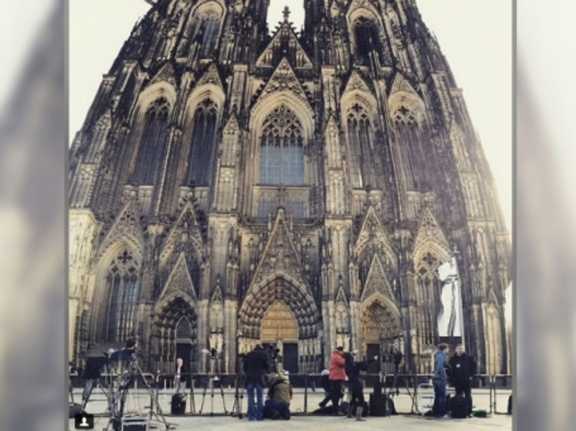 Yemen Chaos, Remembering Germanwings, Chewie's Home