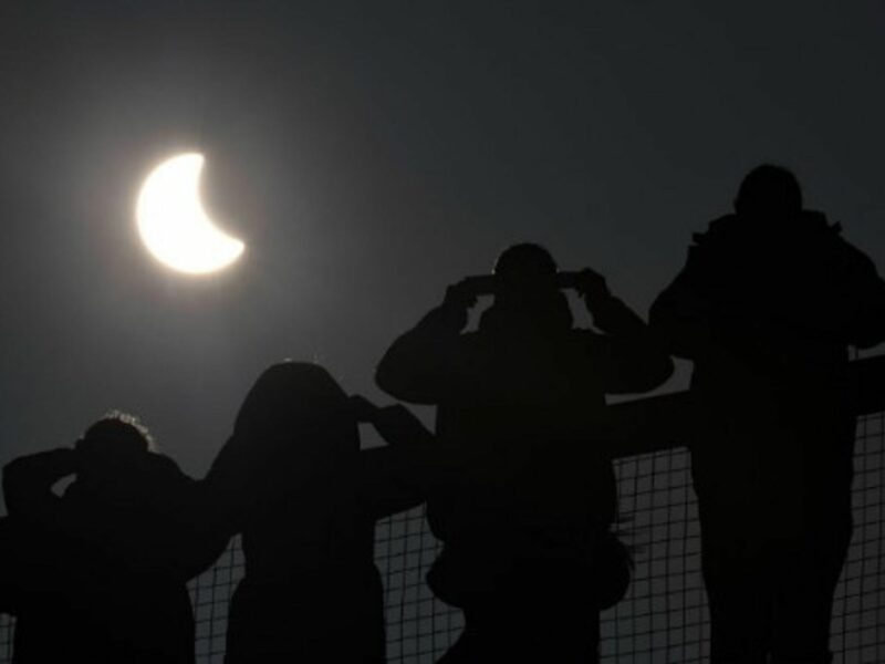 Yemen Mosques Attacked, Solar Eclipse, Flame-Grilled Fragrance