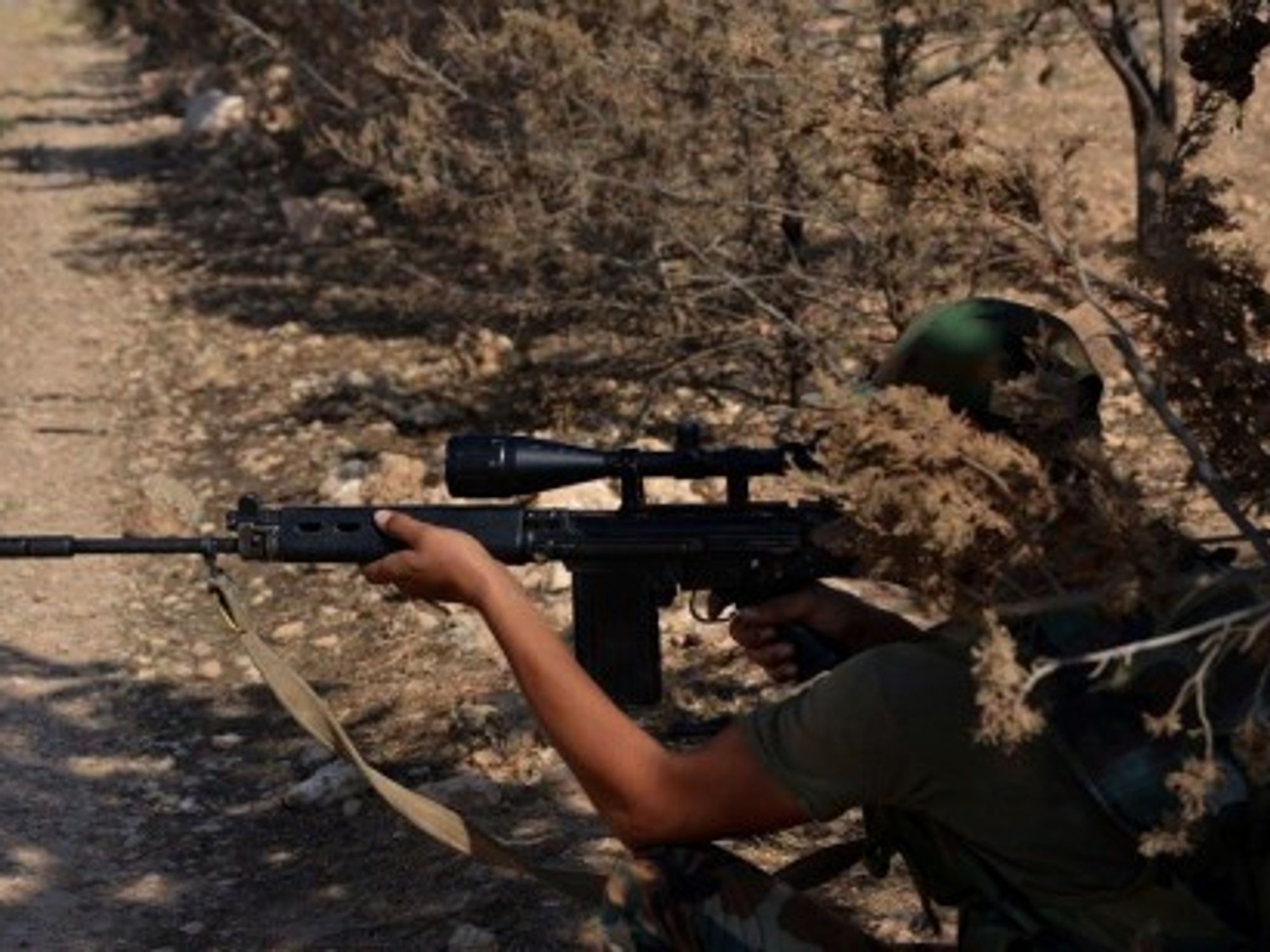 Young would-be soldiers duck Syria's military service mandate