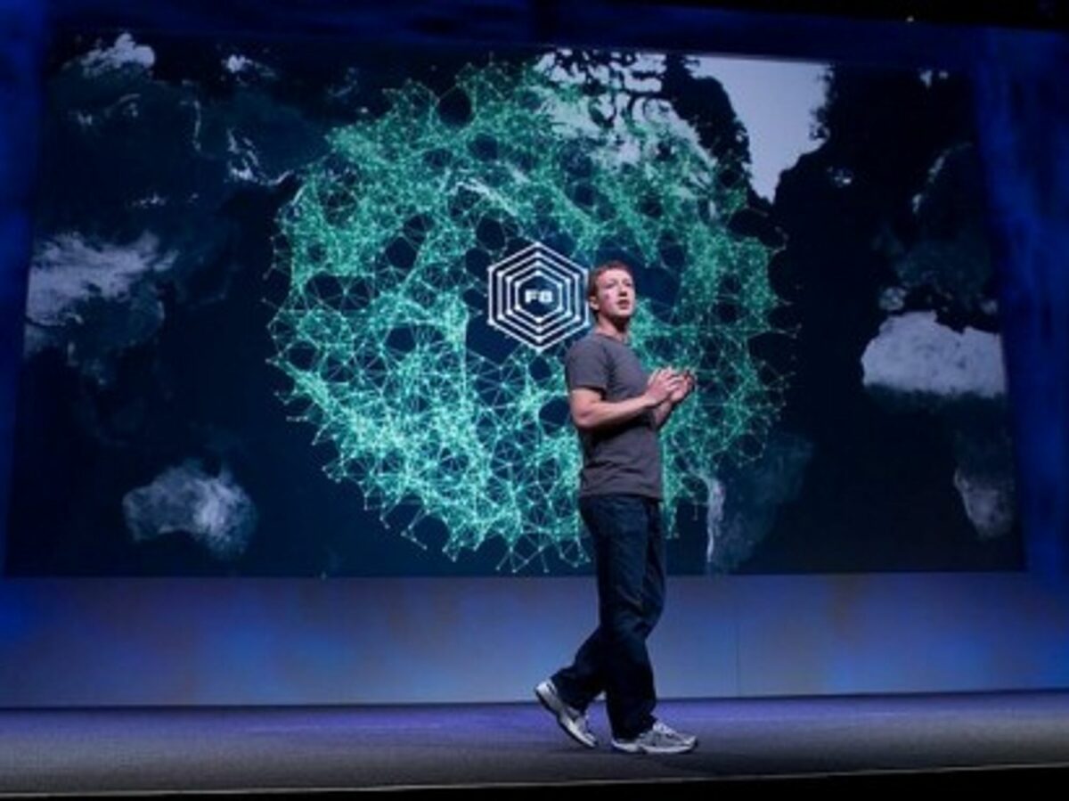 Zuckerberg at Friday's F8 Facebook convention (paz.ca)