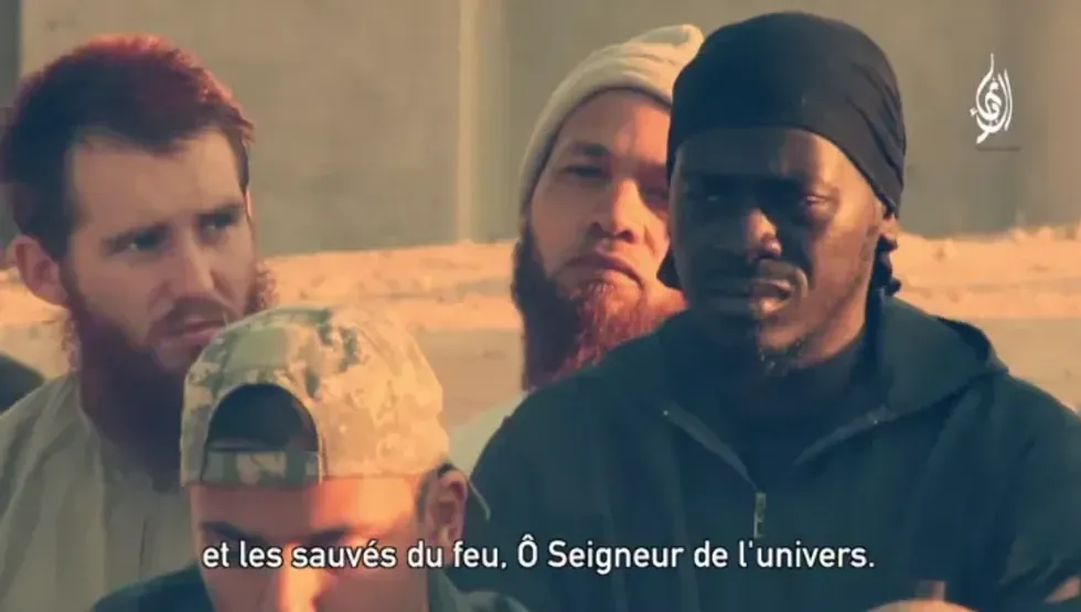 A group of people, including Omar Diaby, are seen standing outside, with a subtitle reading, "et les sauvés du feu. Ô Seigneur de l'univers.