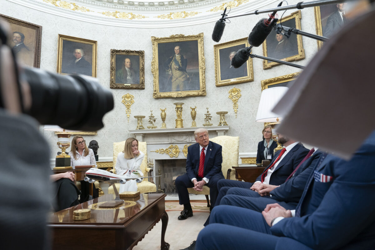 photo from afar of trump and meloni in the oval office