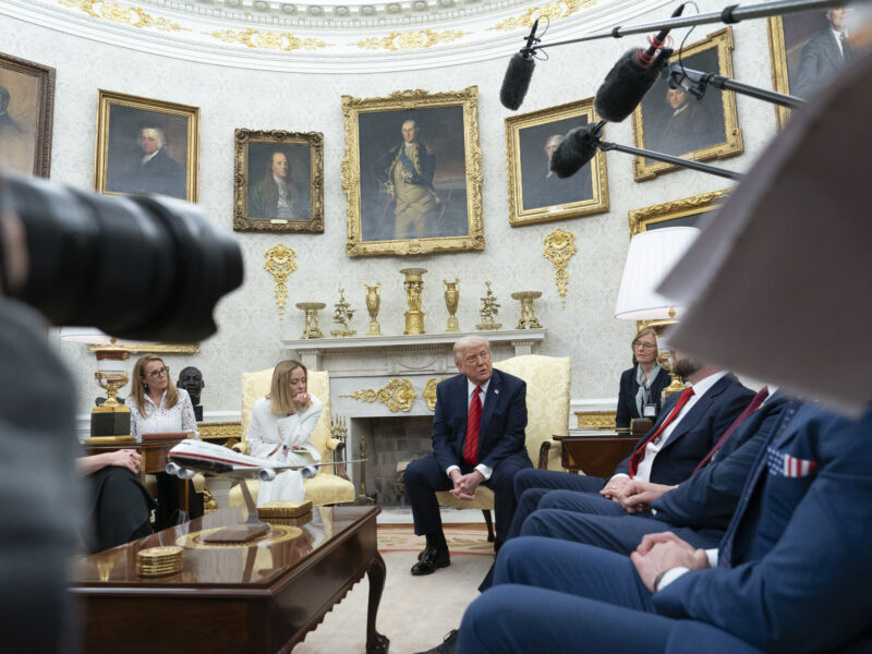 photo from afar of trump and meloni in the oval office