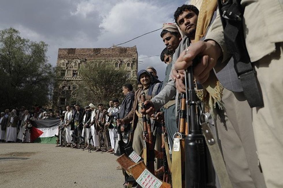 photo of houthi fighters