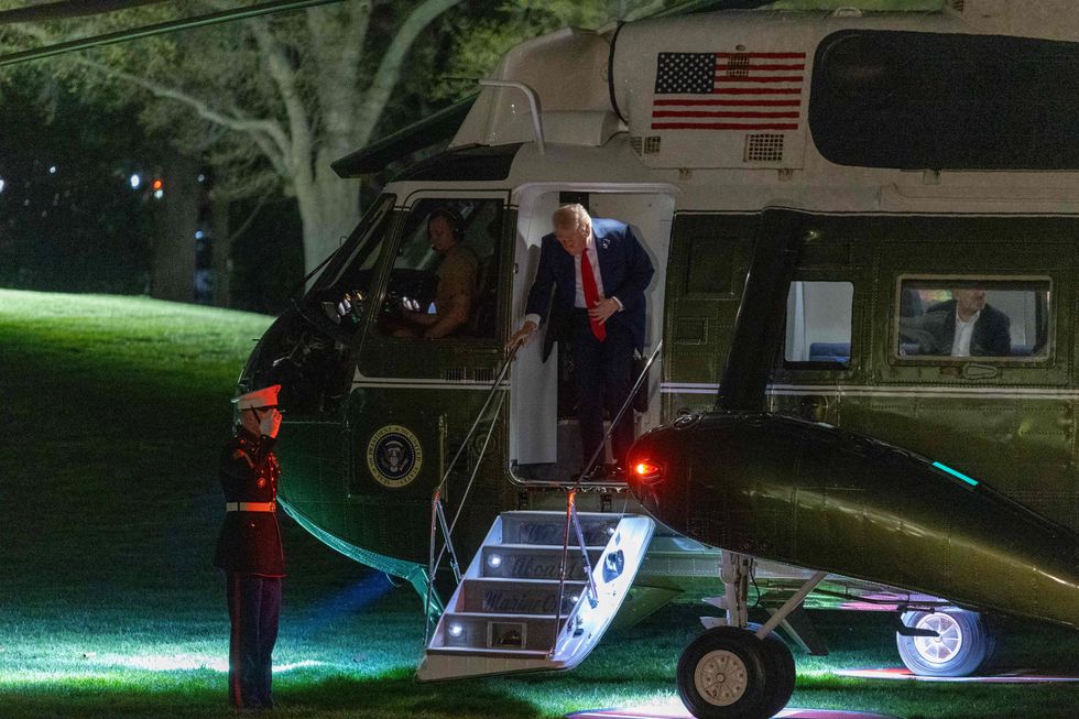 Photo of Trump arriving by helicopter at the White House on Monday night